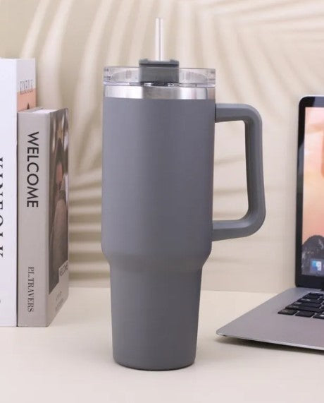 Bouteille d'eau isotherme en acier inoxydable — Thermos à double paroi sous vide pour boissons chaudes et froides